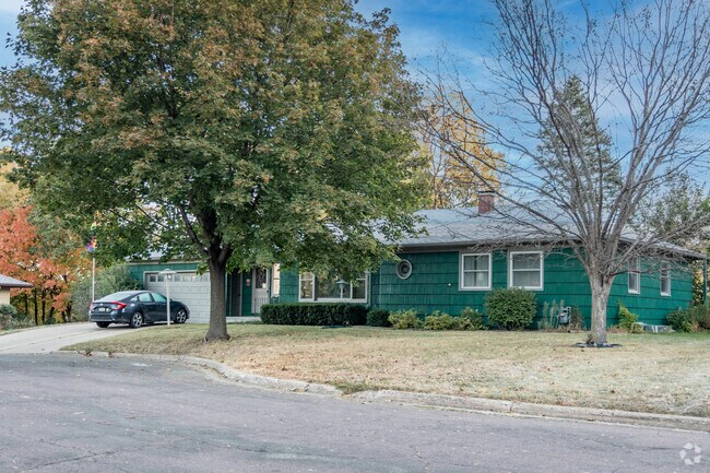 The average price for ranch style home in Franklin Rogers Park is around $329,000.