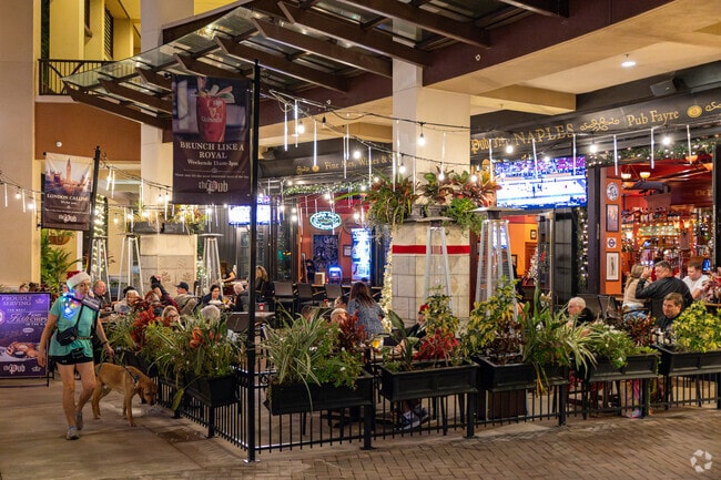 Pine Ridge is just minutes from the many restaurants at Mercato.