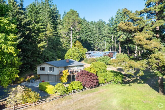 Bayside homes are a mix of mid-century and farmhouse styles.