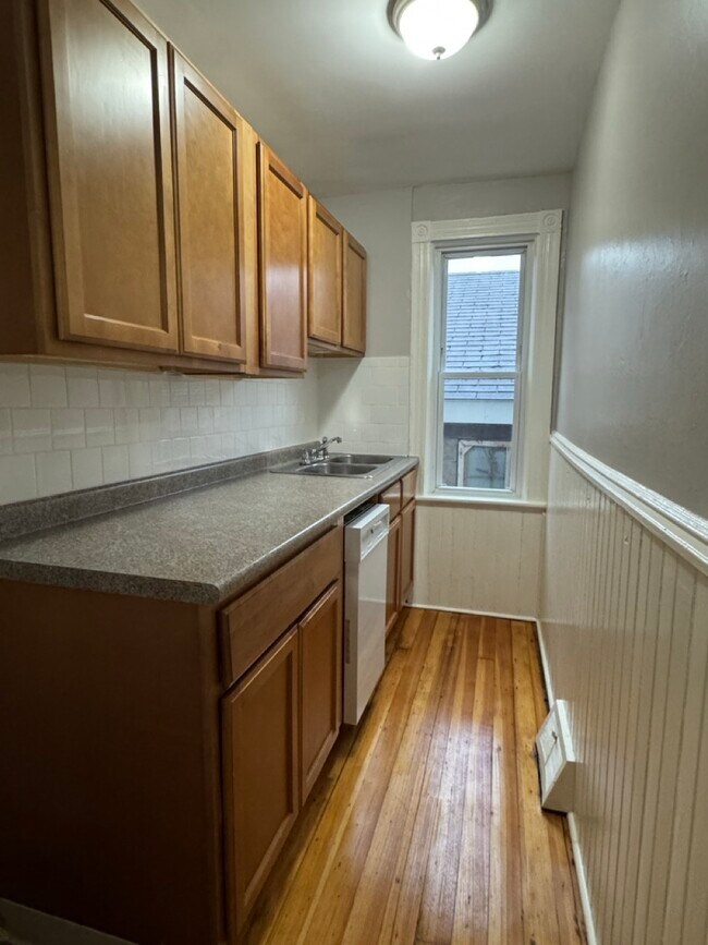 58 Division St unit 1, Lincoln, RI 02838 - photo 3