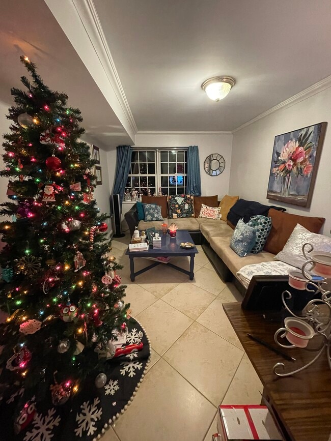 412 Sommerville Plaza unit 1, Yonkers, NY 10703 - photo 4