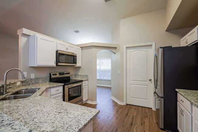 402 S Dixie Dr, Howey In the Hills, FL 34737 - photo 7