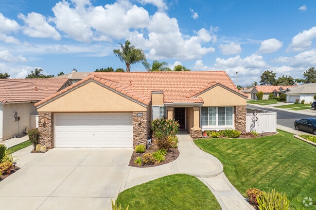 Modest sized Mediterranean in Victoriano are generally built between 2000 and 2010.