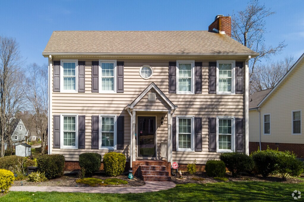 1606 Deercroft Ct, Greensboro, NC 27407