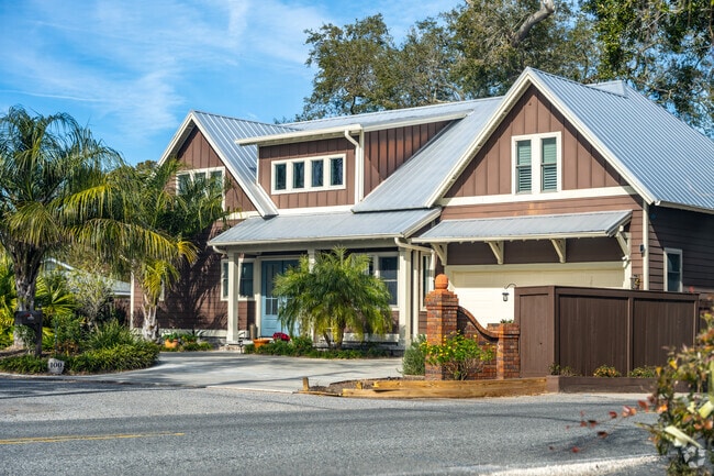 Experience island living in spacious estates set inland on Saint Simons.