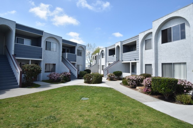 OakLeaf Apartments, Oceanside, CA 92058 - photo 2