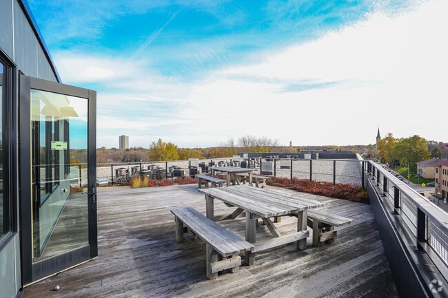 Dwell Bay View, Milwaukee, WI 53207 - photo 2