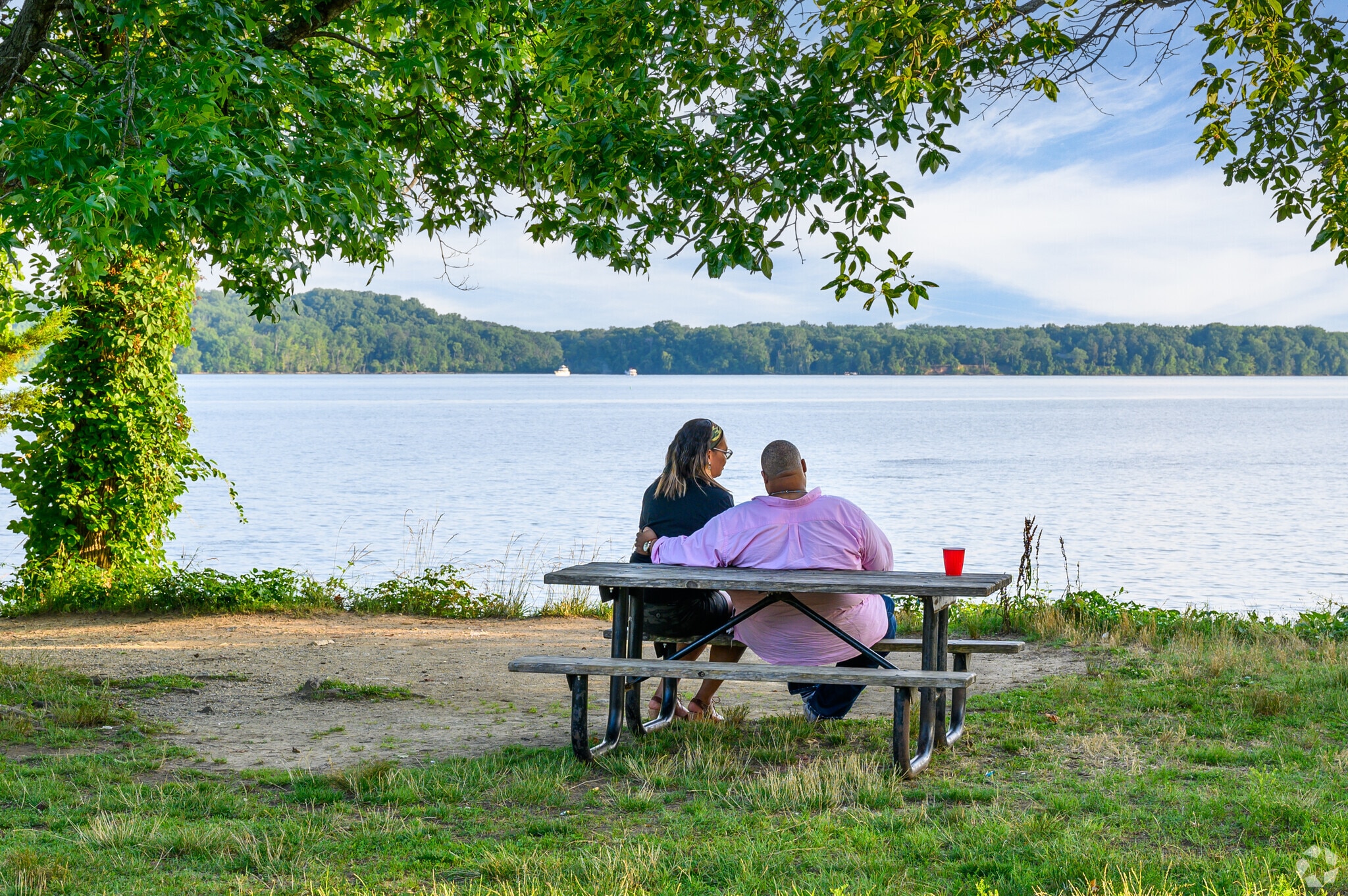 Spend an afternoon with that special someone at Riverside Park in Fort Hunt.