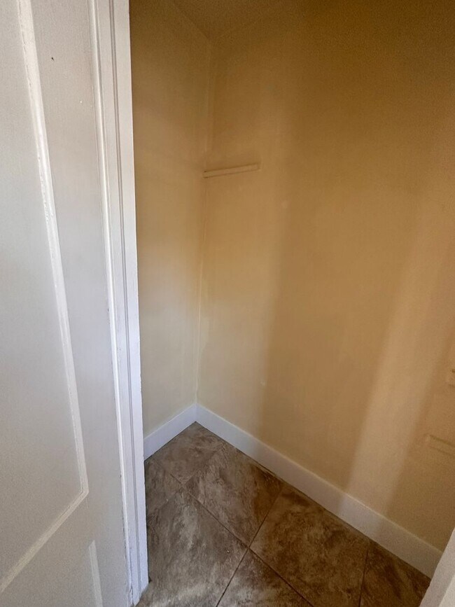 12-14-14 St Louis St unit 14 Saint Louis - Apt, Burlington, VT 05401 - photo 5