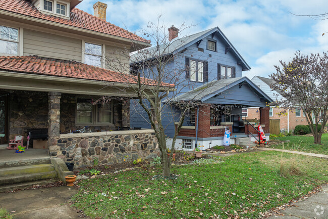 American Foursquare homes are common in Eastern Hills.