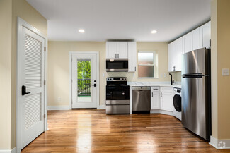6252 Southwood Ave, Saint Louis, MO 63105