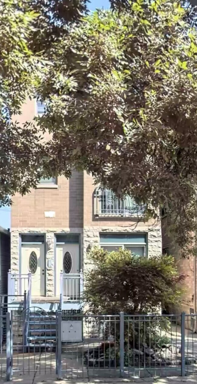 1322 W 31st Place, Chicago, IL 60608