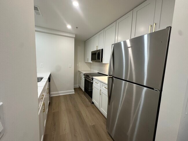 The Flats at Professional Arts Building, Baltimore, MD 21201 - photo 7