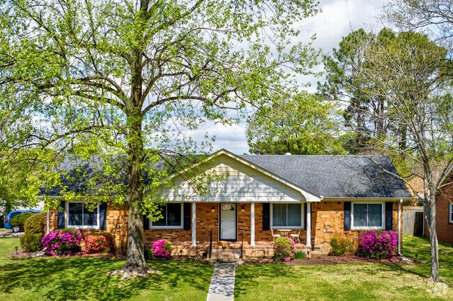 Well manicured ranch home in Fairfield neighborhood of Virginia Beach