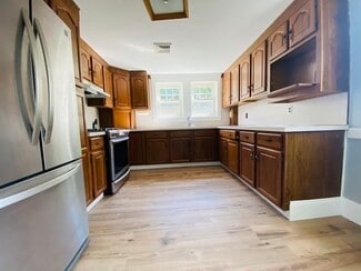7 Liberty Ln Unit 2, Dedham, MA 02026
