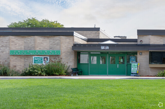 Jack Benny Middle School is a public school located in Waukegan, IL.