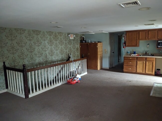 17 Turntable Jct unit 17 ttj, Flemington, NJ 08822 - photo 3