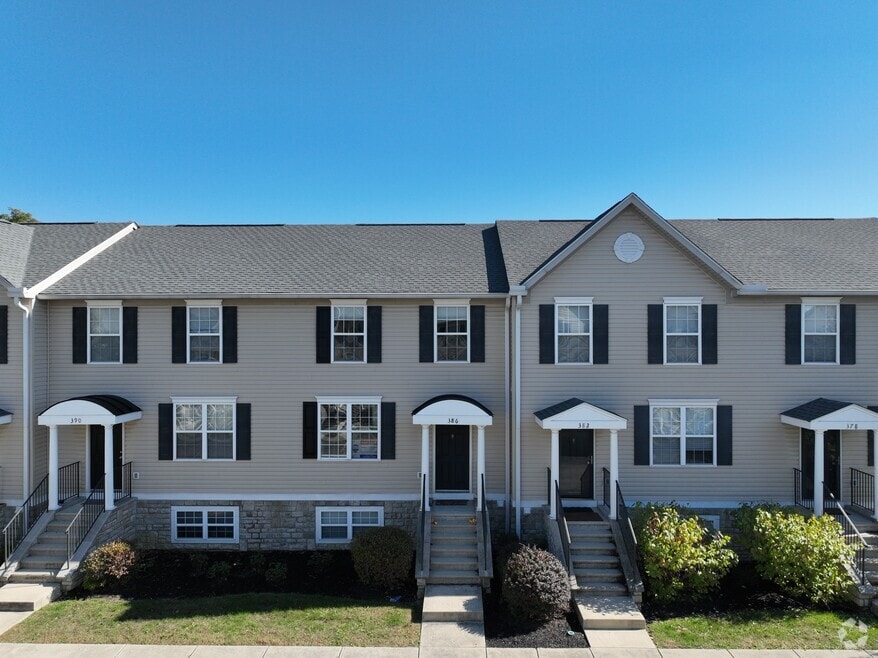 386 Douglasfir Dr unit 386, Blacklick, OH 43004 - photo 2