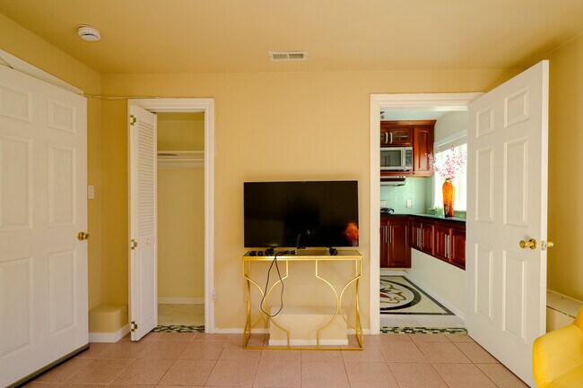 2733 Ortega St unit A, San Francisco, CA 94122 - photo 6