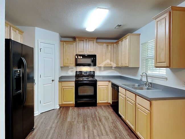 10815 Pointer Ridge Dr, Charlotte, NC 28214 - photo 6