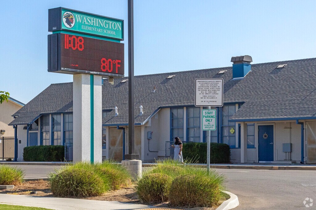 Washington Elementary School serves grades K-3 in Mendota.