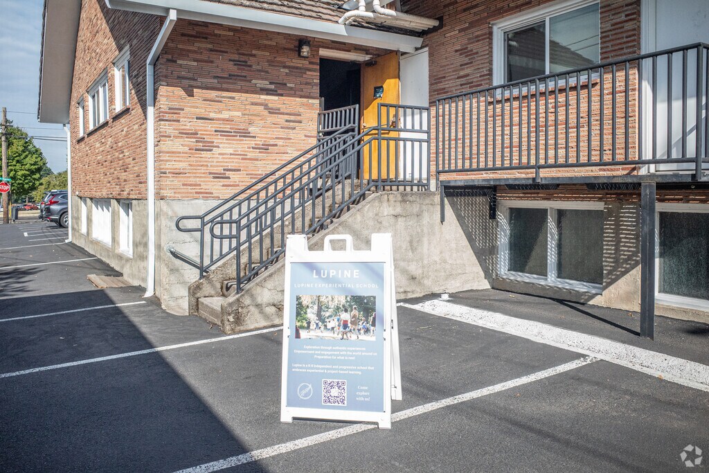 Lupine Experiential School is a Private K-8 School in Central Park Neighborhood in Vancouver,