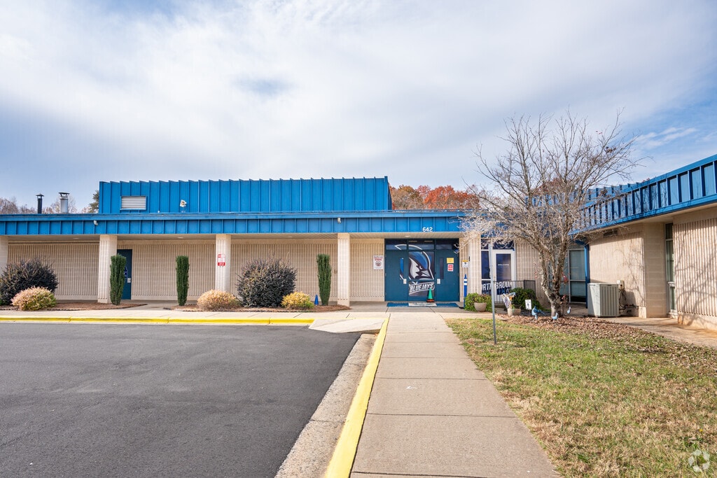North Brook Elementary School provides education in the neighborhood of 
Lincoln County.