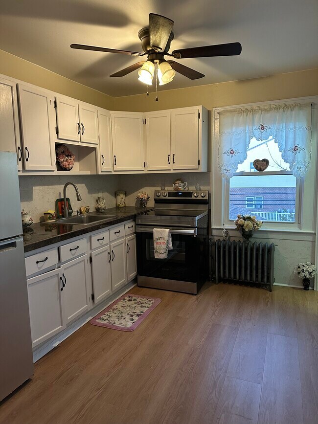 269 N 1st Ave unit Front, Manville, NJ 08835 - photo 3