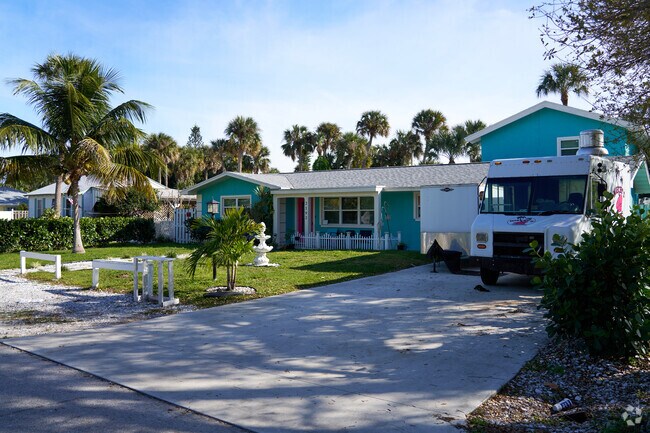 Ranch homes are the most common in Jensen Beach with private driveways.