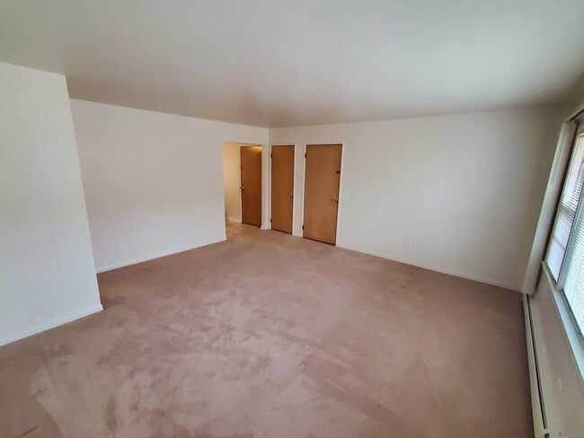 1045 David Dr unit 2W, Bensenville, IL 60106 - photo 6