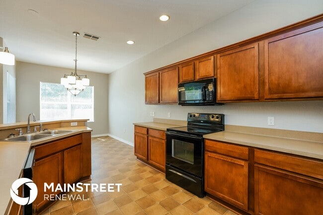 10724 Carloway Hills Dr, Wimauma, FL 33598 - photo 6