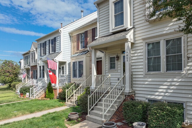 Townhouses are a great affordable way to move into the Bull Run community.