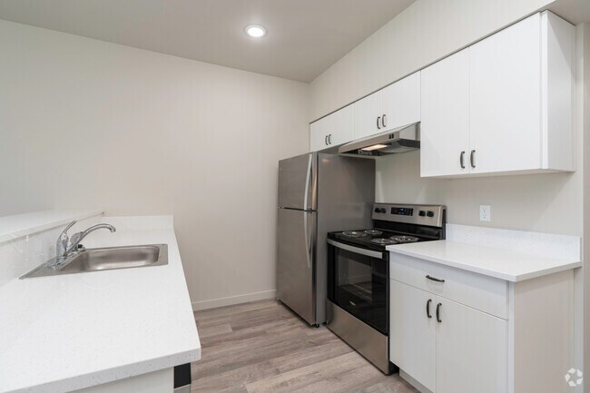 3BR, 2BA - 1,100SF First Floor