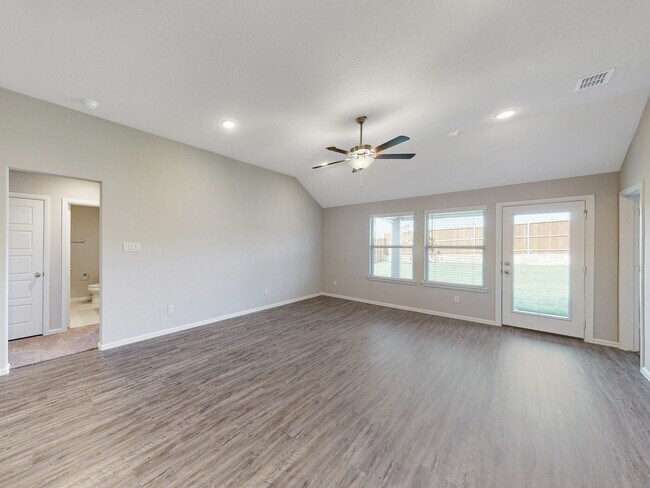 8024 Butterfield Dr unit 37163092, San Antonio, TX 78227 - photo 4