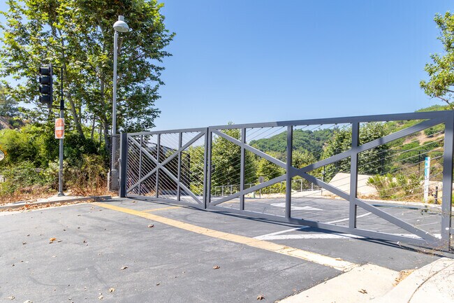 Saperstein Middle School