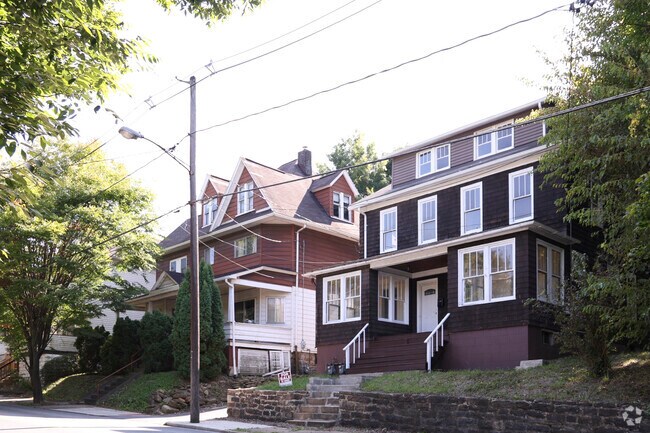 Kernville has many beautiful homes that line the streets.