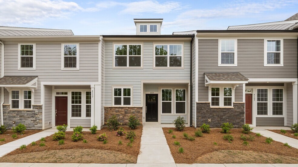 4113 Walking Ridge Rd, Charlotte, NC 28208 - photo 1