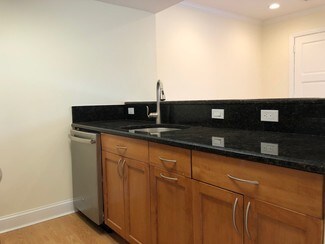 50 Gerry Rd Unit 7UVF, Brookline, MA 02467