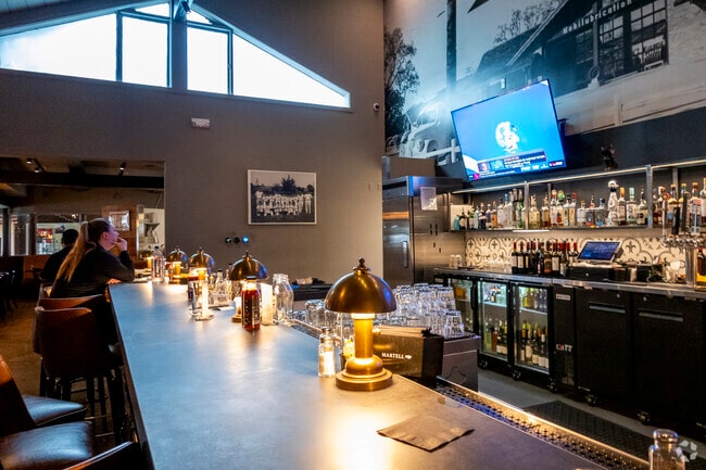 Redwood Grill offers delicious Skirt Steaks with multiple side options.