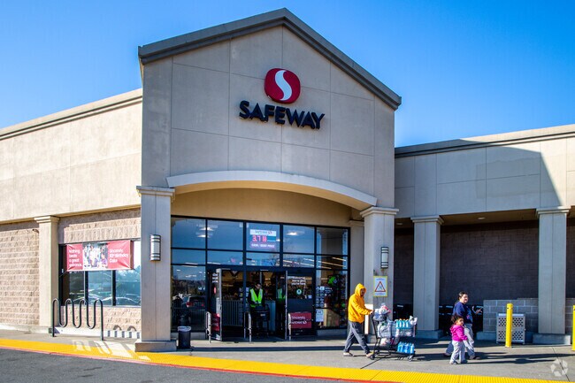 Vallejo Farms locals mostly shop at the nearby Safeway for groceries.