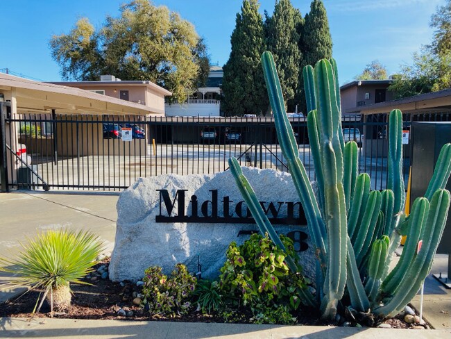 718 N Floral St unit 3, Visalia, CA 93291 - photo 6