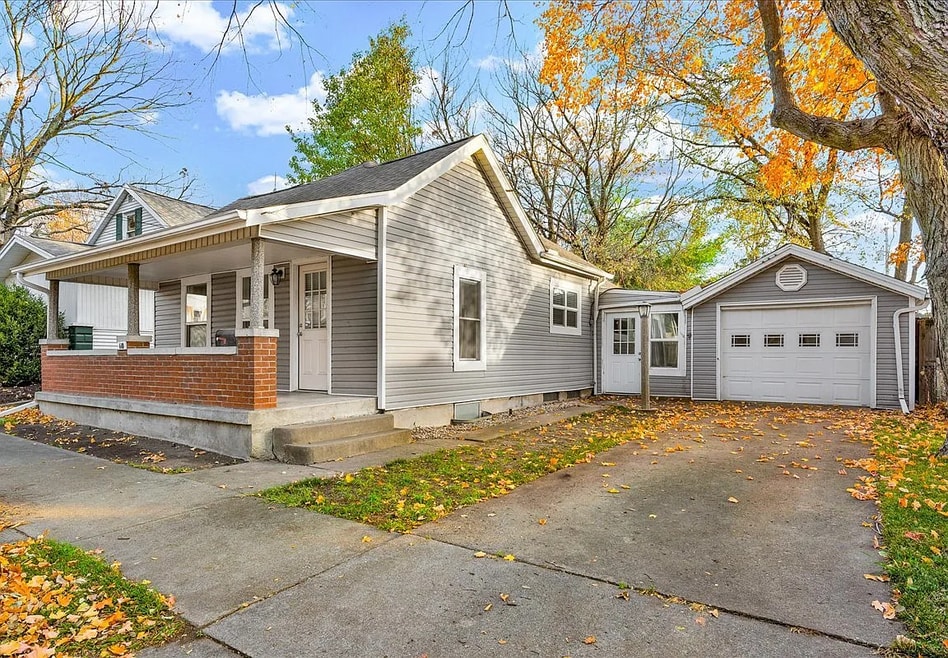 610 Scott St, Bloomington, IL 61701 - photo 1