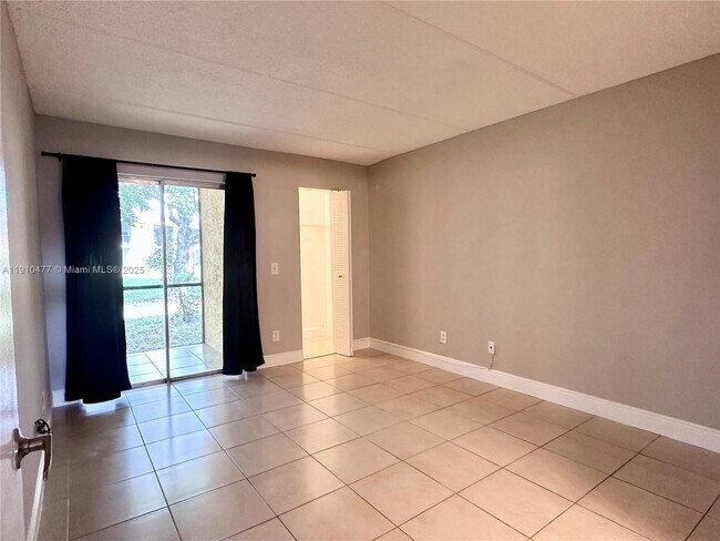 105 Meadows Cir unit 105, Boynton Beach, FL 33436 - photo 7