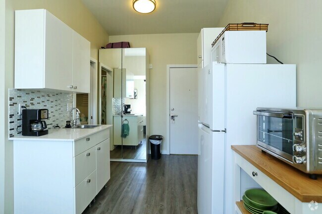 Studio, 1BA - 225 SF