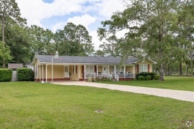 There are many cottages and ranches found inland in Bayou La Batre.