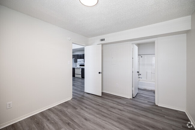 2BR, 2BA - 924SF - Primary Bedroom