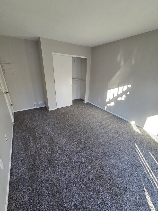 3223 Schuetzen Ln unit 1, Davenport, IA 52804 - photo 3