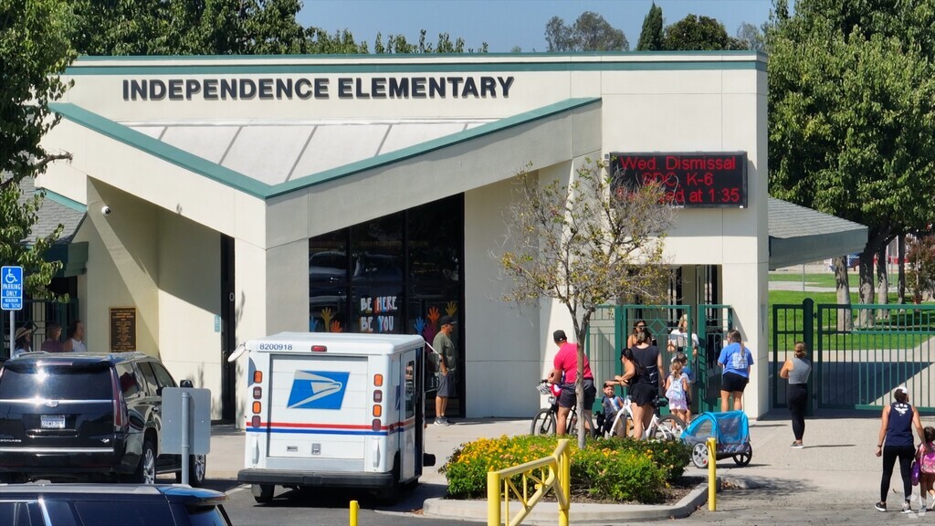 Independence Elementary School, in Bakersfield, resides in the Country Rose neighborhood.