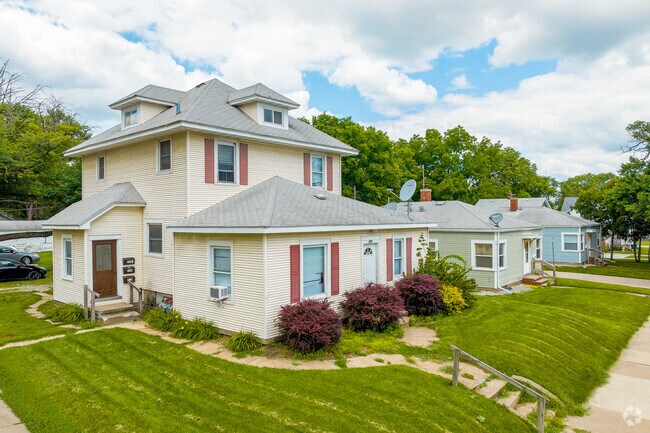 Doe's offers traditional and victorian style homes.