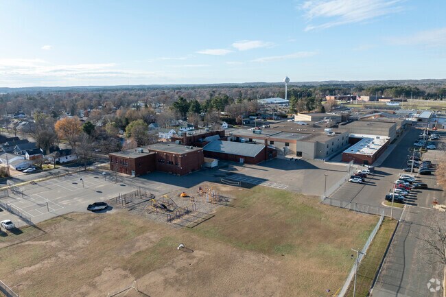 Mosinee Middle School is located conveniently for residents.